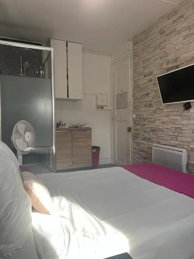 Petit Studette Sous Le Toit In The Heart Of The Fashion And Luxury District Apartamento *